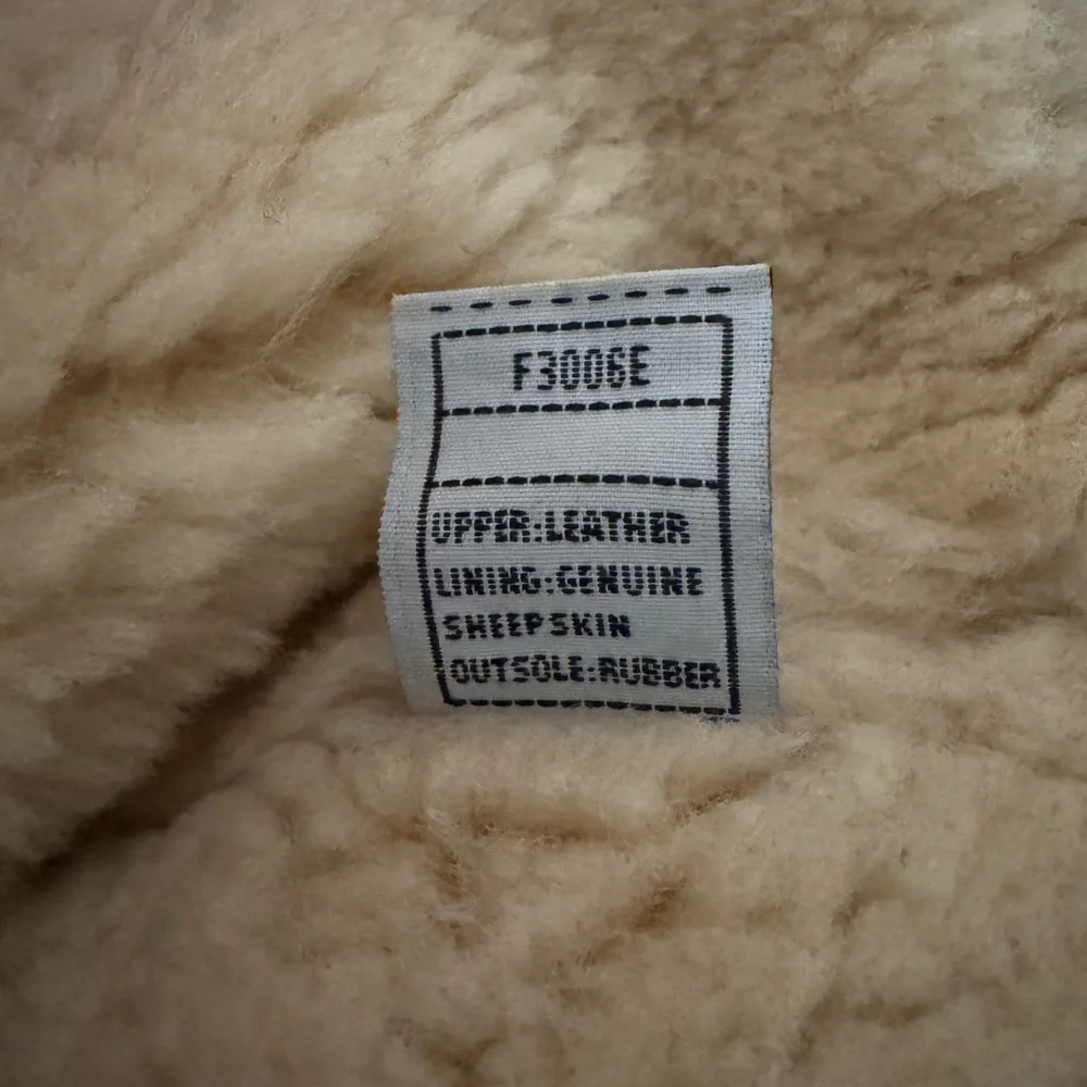 UGG real shearling suede leather Winter Boots with Side Zipper. Size: 8